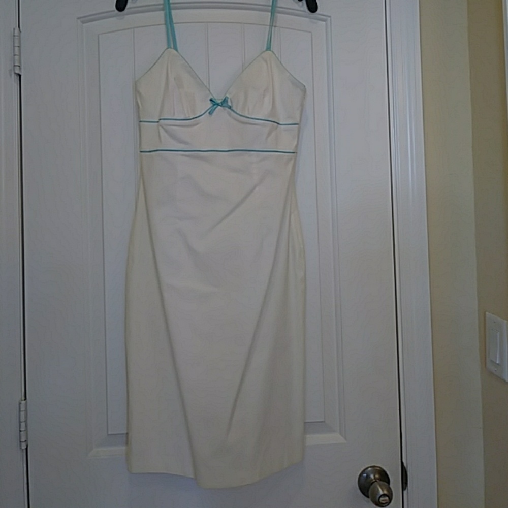 Dress - Picture 2 of 4